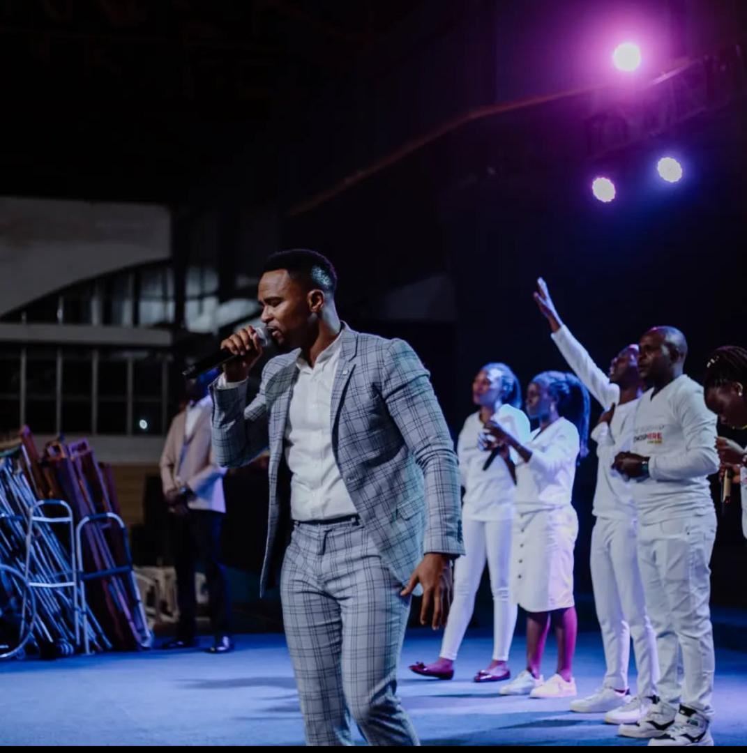 True Heart of Worship praising session