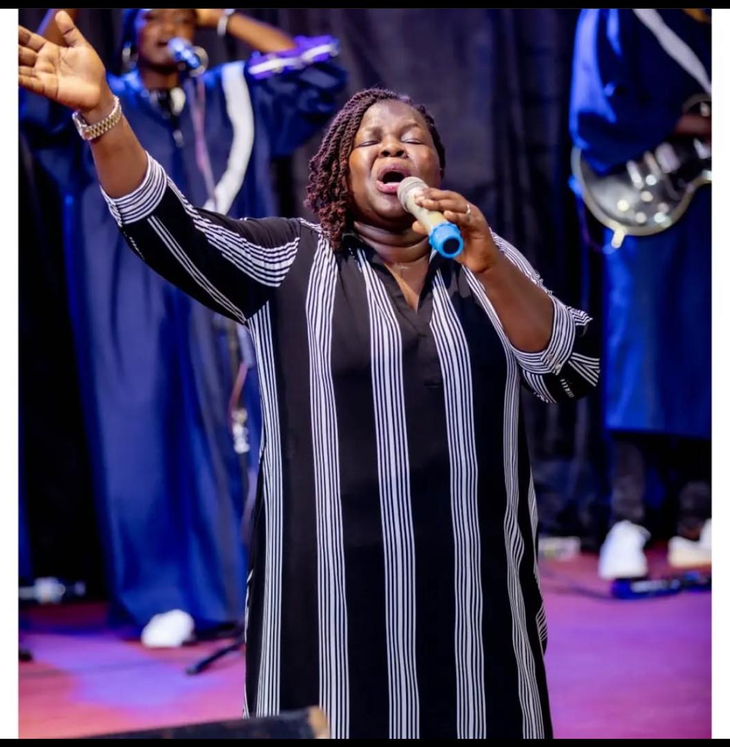 A worship leading worship at a True Heart Of Worship event